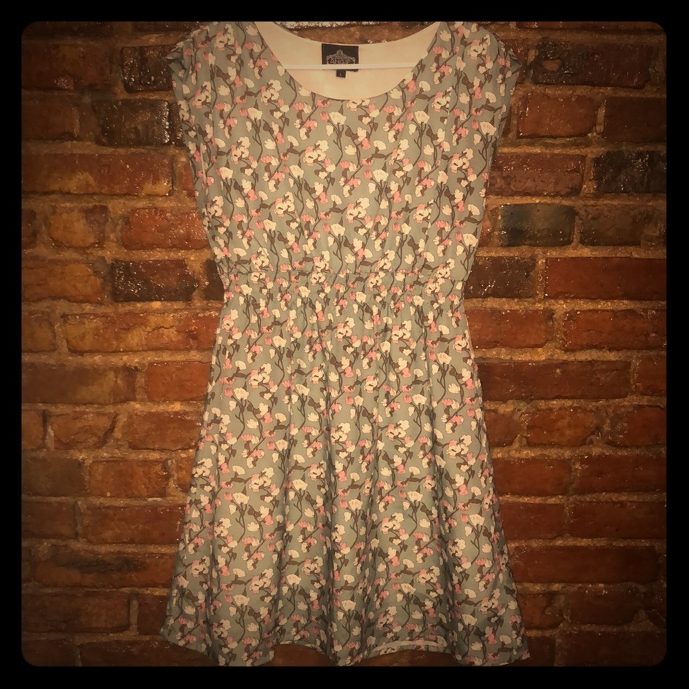 REPOSHING: Cute flower pattern dress